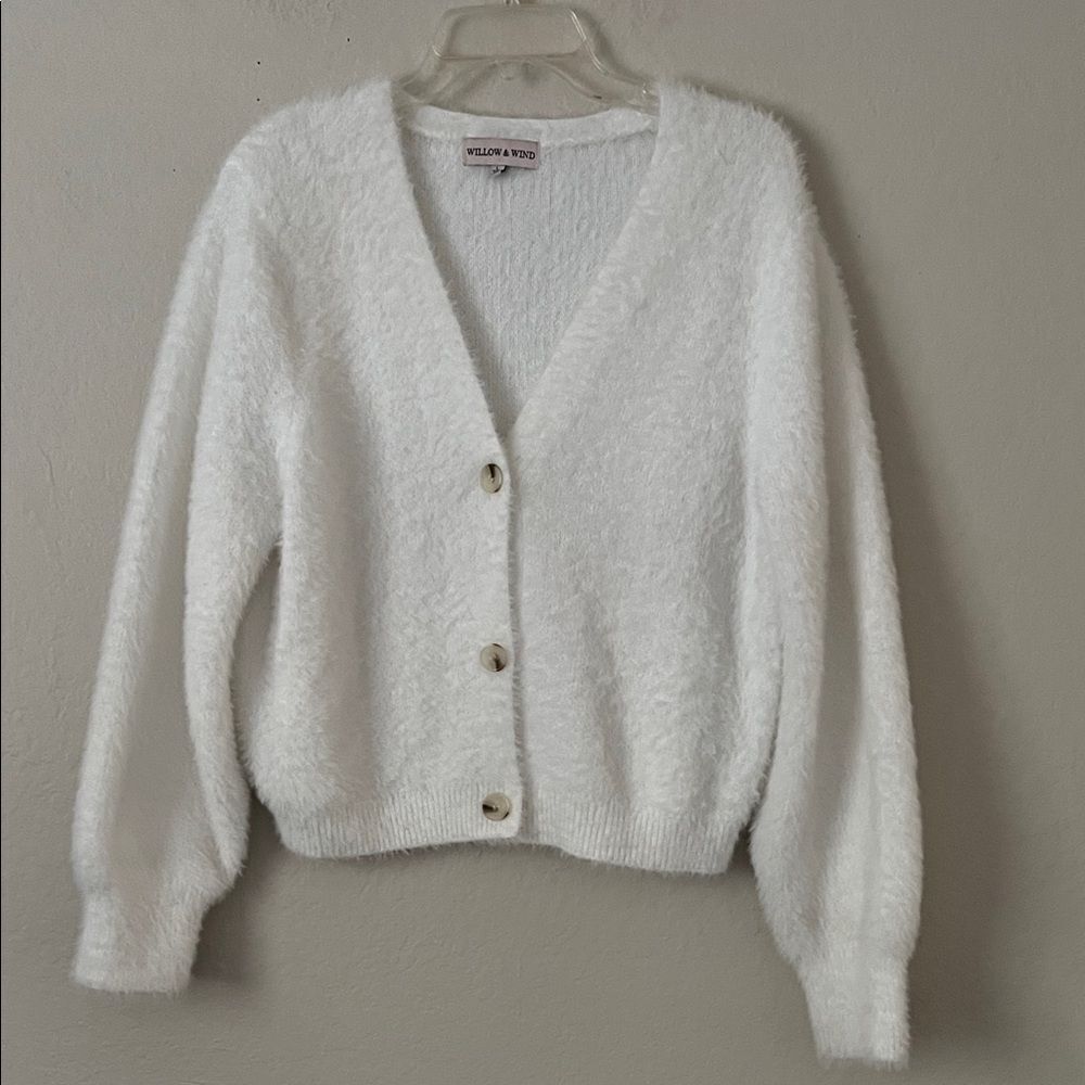 Willow & Wind Women's White Fuzzy Sweater in Size L
